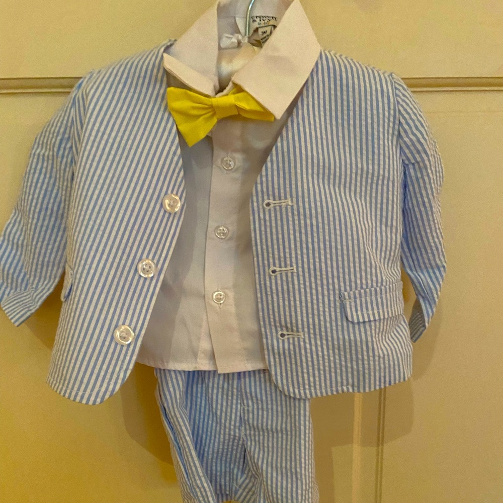Crown & Ivy seersucker newborn suit with bowtie - 3 months